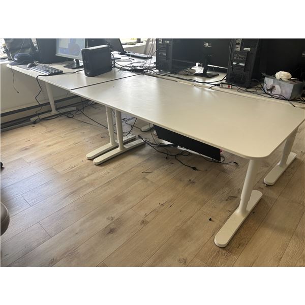 LOT DE 2 TABLES HAUTEUR AJUSTABLE (COUPE D'UN CÔTÉ) 60"x31"