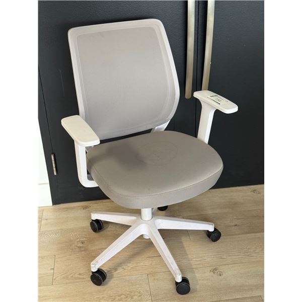 CHAISE DE BUREAU (AVEC TACHES)