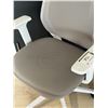 Image 2 : CHAISE DE BUREAU (AVEC TACHES)