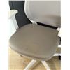 Image 8 : CHAISE DE BUREAU (AVEC TACHES)