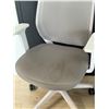 Image 8 : CHAISE DE BUREAU (AVEC TACHES)