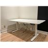 Image 3 : TABLE DE TRAVAIL HAUTEUR AJUSTABLE  ÉLEC. 63"x32"x29-48" PRIME CABLES ERGO