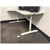 Image 2 : TABLE HAUTEUR AJUSTABLE 60"x31"
