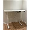 Image 2 : TABLE DE TRAVAIL HAUTEUR AJUSTABLE ÉLEC. 63"x32"x29-48" PRIME CABLES ERGO