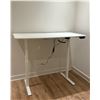 Image 2 : TABLE DE TRAVAIL HAUTEUR AJUSTABLE ÉLEC. 63"x32"x29-48" PRIME CABLES ERGO