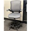 Image 1 : CHAISE DE BUREAU HAUTE (AVEC TACHES)