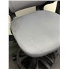 Image 3 : CHAISE DE BUREAU HAUTE (AVEC TACHES)