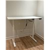 Image 2 : TABLE DE TRAVAIL HAUTEUR AJUSTABLE ÉLEC. 63"x32"x29-48" PRIME CABLES ERGO