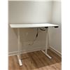 Image 3 : TABLE DE TRAVAIL HAUTEUR AJUSTABLE ÉLEC. 63"x32"x29-48" PRIME CABLES ERGO
