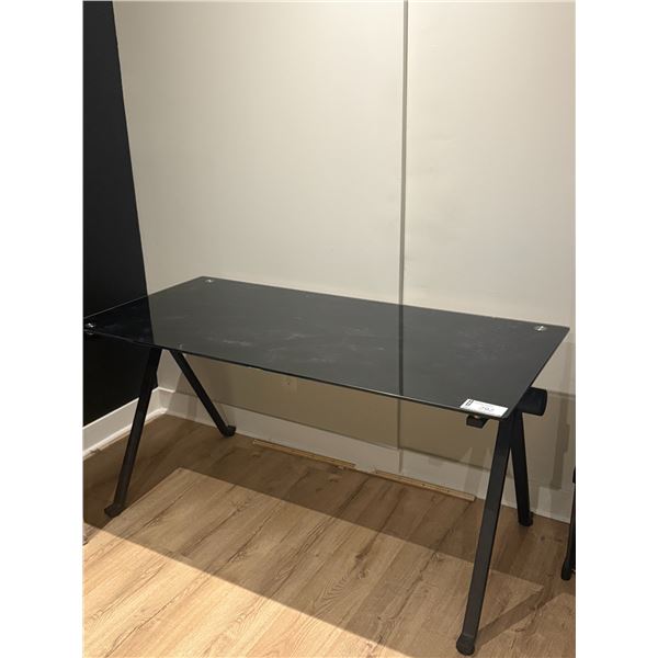 TABLE DE TRAVAIL VITRÉE 60"x28"x29"