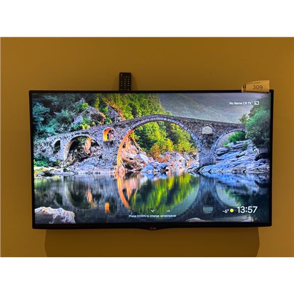 TÉLÉVISION SMART TV 40" LG AVEC SUPPORT MURALE  (*SANS TELECOMMANDE*)