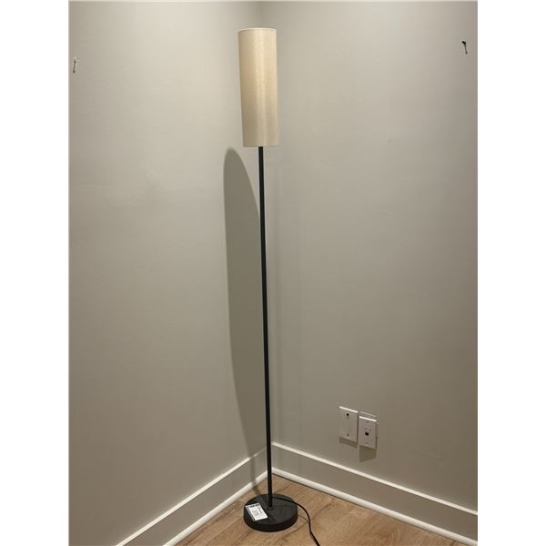 LAMPE SUR PIED