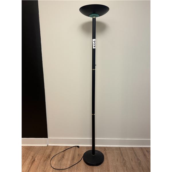LAMPE SUR PIED