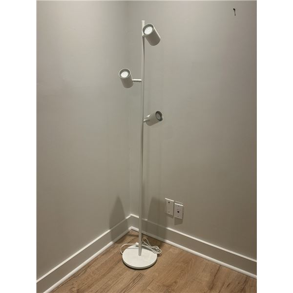 LAMPE SUR PIED