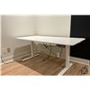 Image 1 : TABLE DE TRAVAIL HAUTEUR AJUSTABLE ÉLEC. 63"x32"x29-48" PRIME CABLES ERGO