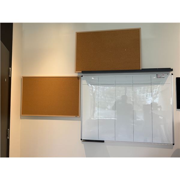 LOT: TABLEAU BLANC 47"x35" & x2 TABLEAUX DE LIÈGE 34"x23"