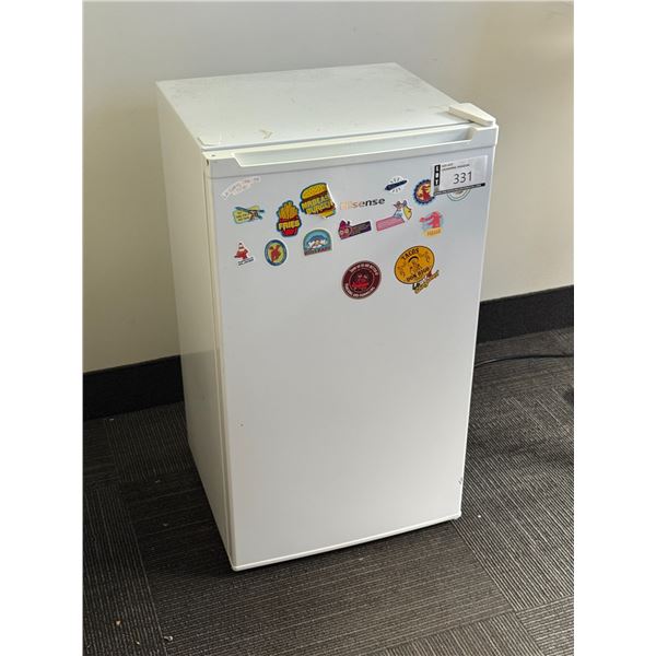 MINI FRIGO HISENSE 19"x18"x33"