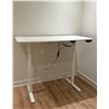 Image 3 : TABLE DE TRAVAIL HAUTEUR AJUSTABLE ÉLEC. 63"x32"x29-48" PRIME CABLES ERGO