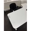 Image 1 : TABLE DE TRAVAIL HAUTEUR AJUSTABLE 64"x43" A/CHAISE
