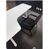 Image 2 : TABLE DE TRAVAIL HAUTEUR AJUSTABLE 64"x43" A/CHAISE