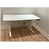 Image 1 : TABLE DE TRAVAIL HAUTEUR AJUSTABLE ÉLEC. 63"x32"x29-48" PRIME CABLES ERGO