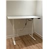 Image 2 : TABLE DE TRAVAIL HAUTEUR AJUSTABLE ÉLEC. 63"x32"x29-48" PRIME CABLES ERGO