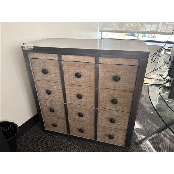 MEUBLE EN BOIS ET MÉTAL -4 TIROIRS 39"x18"x39"