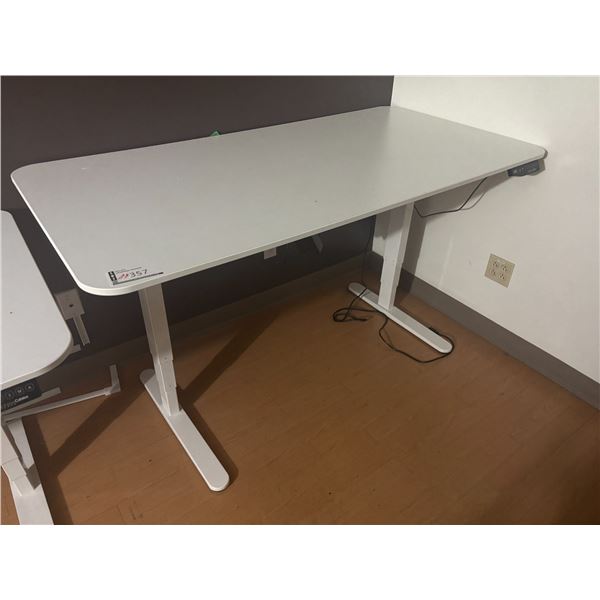 TABLE DE TRAVAIL HAUTEUR AJUSTABLE ÉLEC. 63"x32"x29-48" PRIME CABLES ERGO