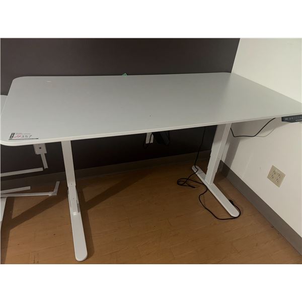 TABLE DE TRAVAIL HAUTEUR AJUSTABLE ÉLEC. 63"x32"x29-48" PRIME CABLES ERGO