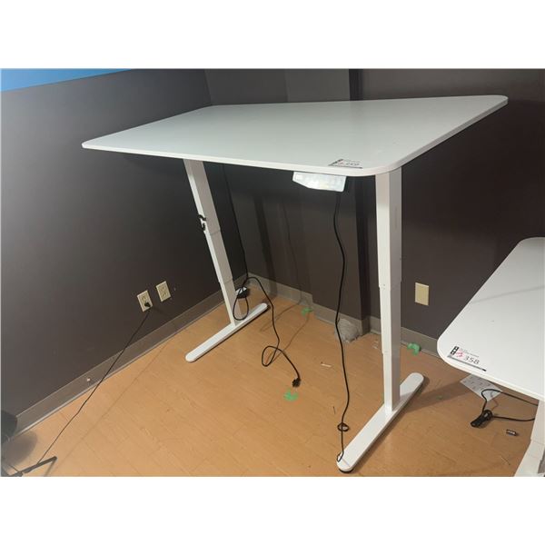 TABLE DE TRAVAIL HAUTEUR AJUSTABLE ÉLEC. 63"x32"x29-48" PRIME CABLES ERGO
