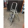 Image 1 : ESCABEAU 3' RUBBERMAID