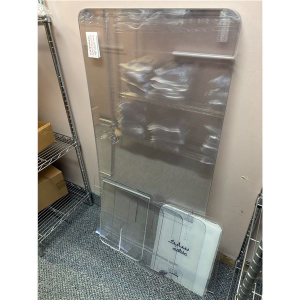 LOT DE 8 PANNEAUX PLEXI 24"x47" & 14 PLEXI DE 16"x11"