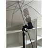Image 2 : LAMPE DE PHOTOGRAPHE AVEC TRÉPIED