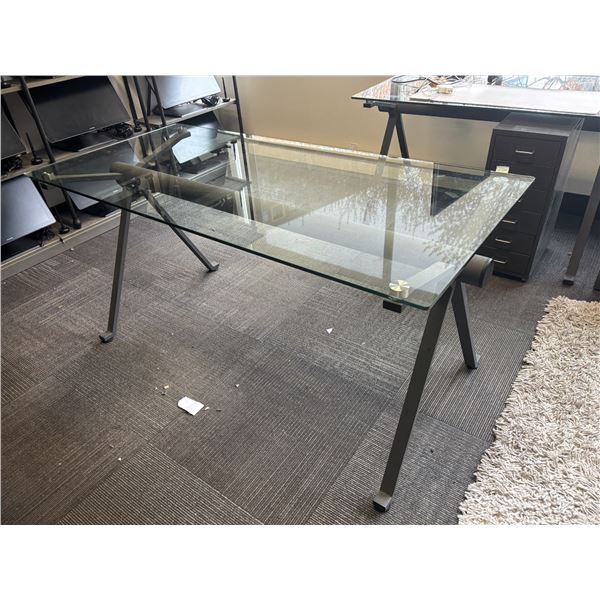 TABLE VITRÉE 60"x28"x29"