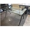 Image 1 : TABLE VITRÉE 60"x28"x29"