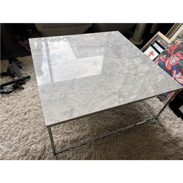 TABLE À CAFÉ DEÇU EN PIERRE 35"x35"x15"