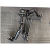 Image 1 : LOT: 3 SUPPORTS POUR ÉCRAN ASST