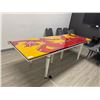 Image 1 : TABLE AVEC DEÇU DE LEGO ET VITRE 106"x36"x31"