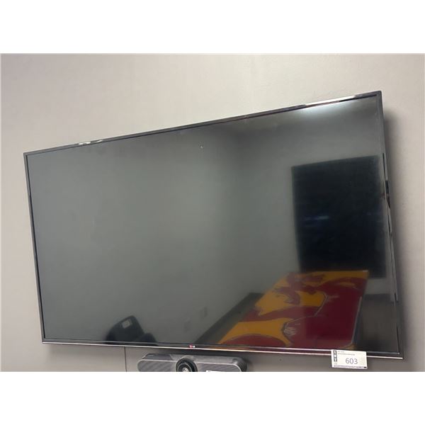TELEVISION LG 60" AVEC SUPPORT MURALE