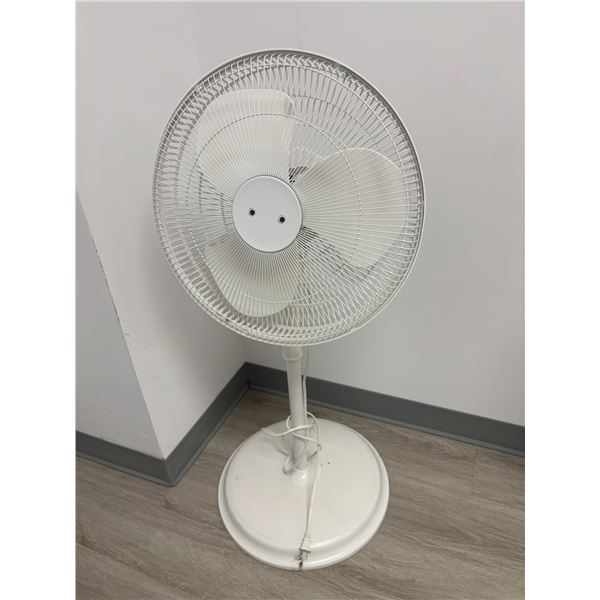 VENTILATEUR SUR PIED