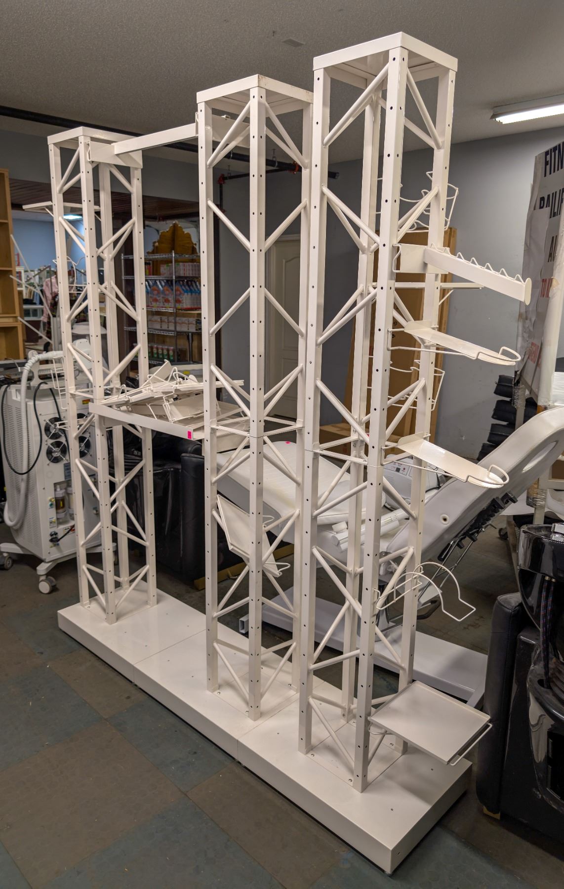 HEAVY DUTY COMMERCIAL MODULAR DISPLAY RACKING
