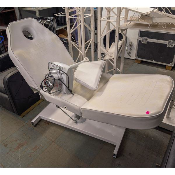 COMERCIAL MASSAGE TABLE W/ EQUIPRO VAPODERM FACIAL