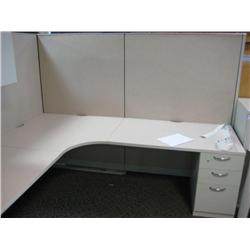 Single Steelcase Turnstone 7 1/2' X 7 1/2'