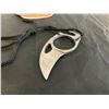 Image 3 : Outdoor Camping Carabiner Survival Finger Claw Knife Hook Fixed Ring Card