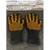 Image 1 : BBQ Oven Gloves Black And Orange Flames