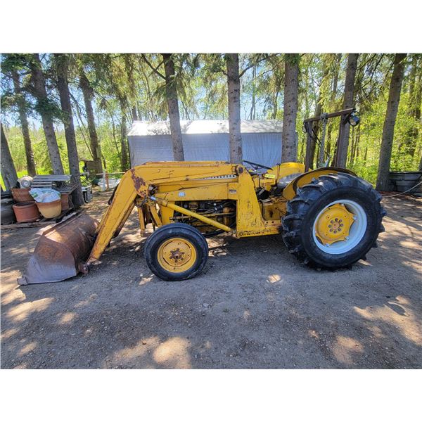 1963 Massey Ferguson MF35 Gas Utility Tractor, 3pt hitch, showing 2876 hrs. c/w MF100 Ind. Loader s/