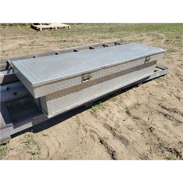 Aluminum truck tool box