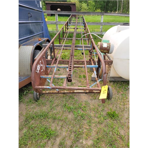 Bale elevator on stand