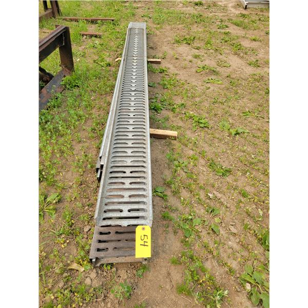 Assrt. of metal grating