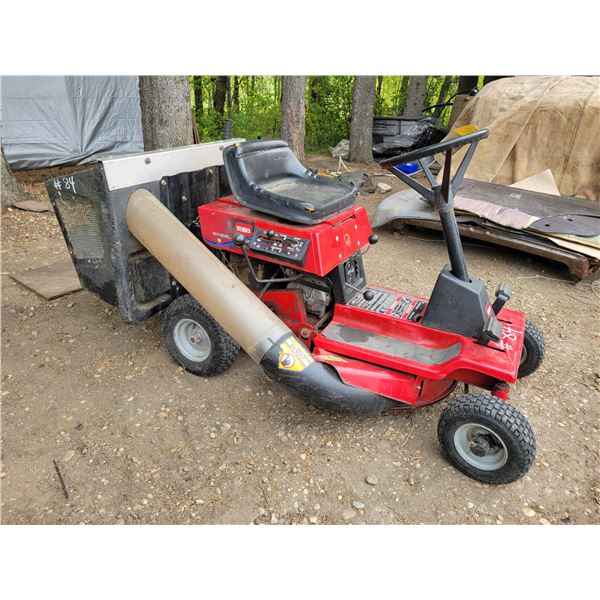Toro Wheel horse 8725 riding mower with bagger
